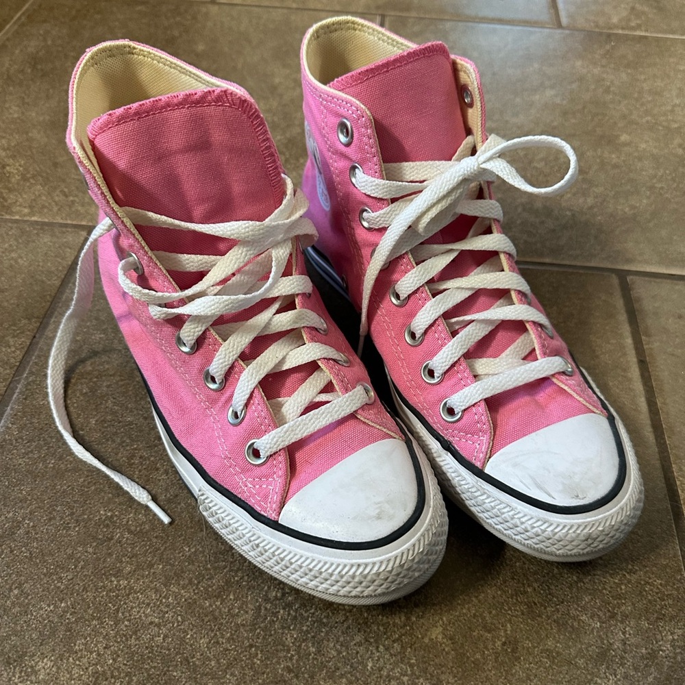 Converse Pink High-Tops